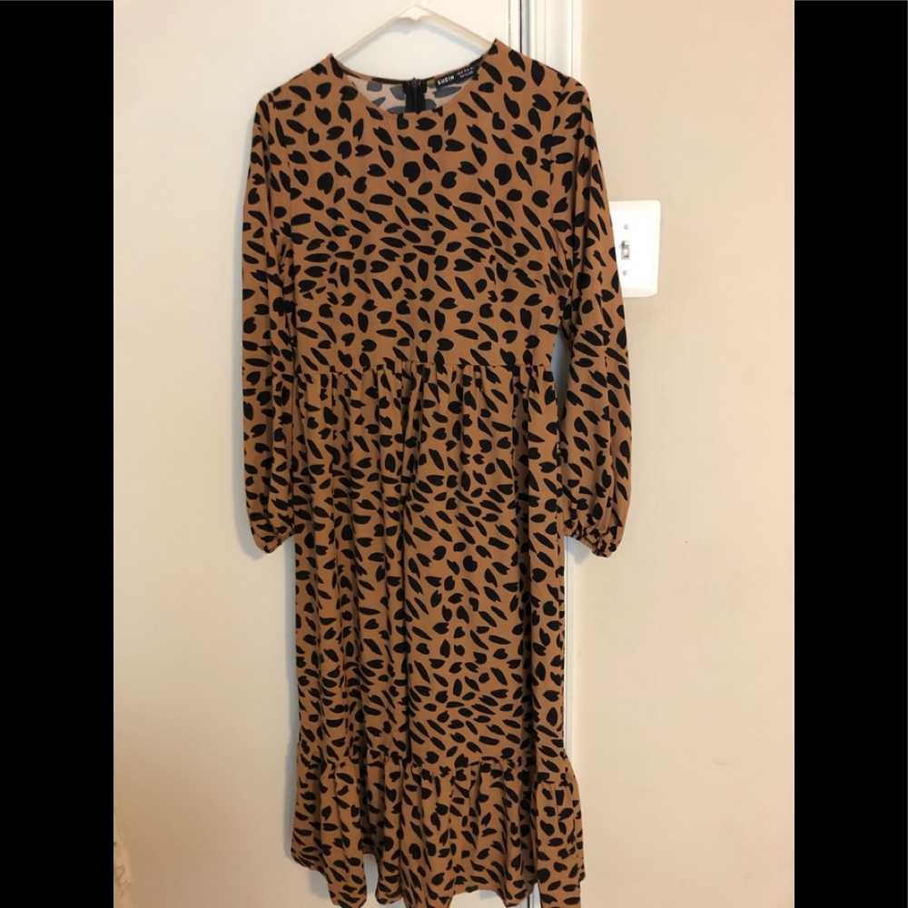Beautiful pattern midi dress size M